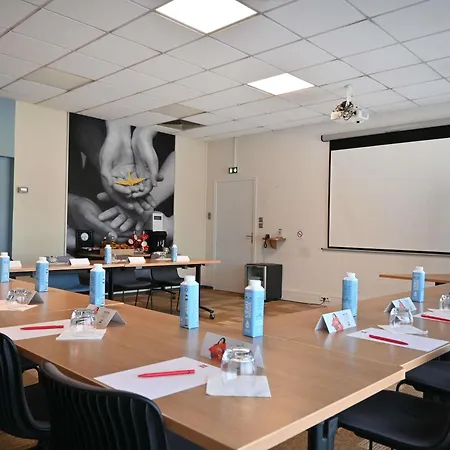 Ibis Laval Le Relais D'armor Hotel 3*
