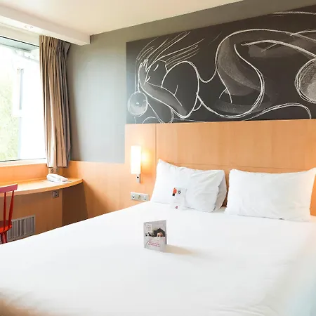 Ibis Laval Le Relais D'armor Hotel 3*