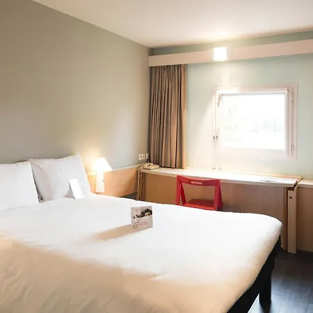 Ibis Laval Le Relais D'armor 3* Change (Mayenne)