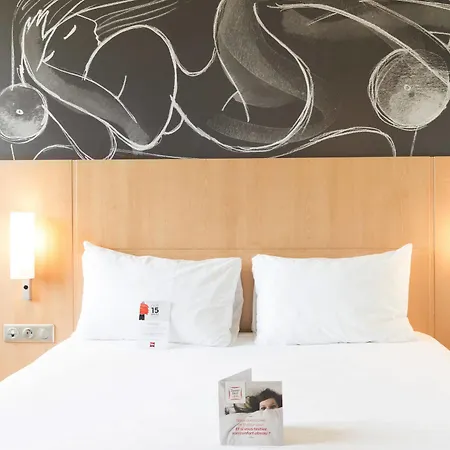 Ibis Laval Le Relais D'armor Hotel Change (Mayenne)