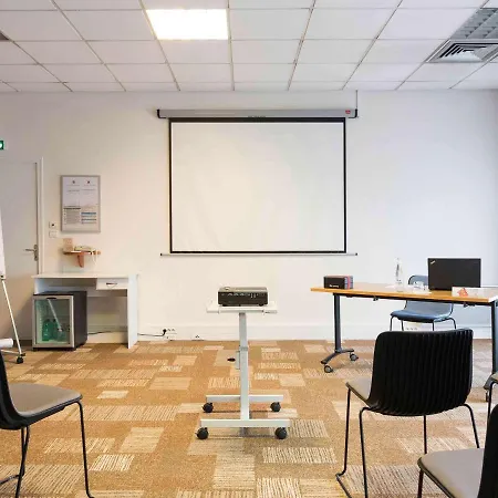 Ibis Laval Le Relais D'armor Hotel 3*