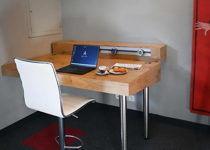 Ibis Laval Le Relais D'armor Hotel Changé