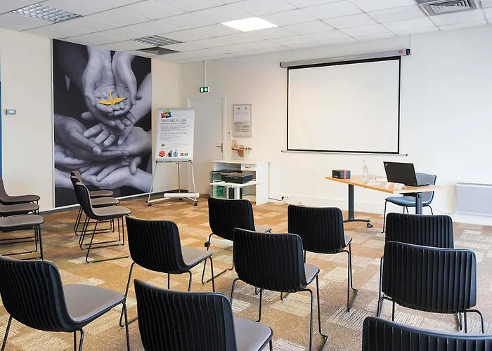 Ibis Laval Le Relais D'armor Hotel Changé