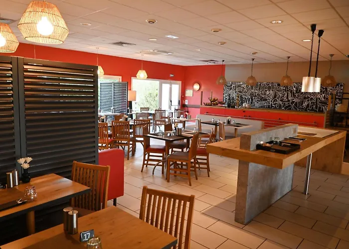 Ibis Laval Le Relais D'armor Hotel 3*