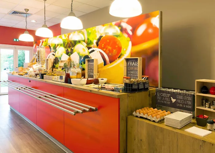 Ibis Laval Le Relais D'armor Hotel 3*