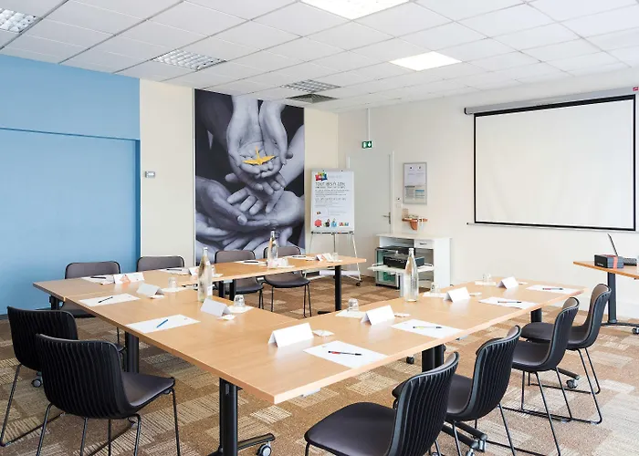 Ibis Laval Le Relais D'armor Hotel 3*