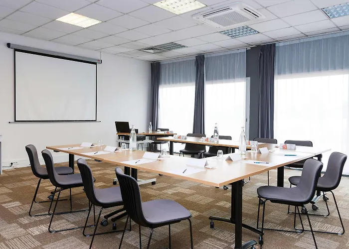 Ibis Laval Le Relais D'armor Hotel 3*